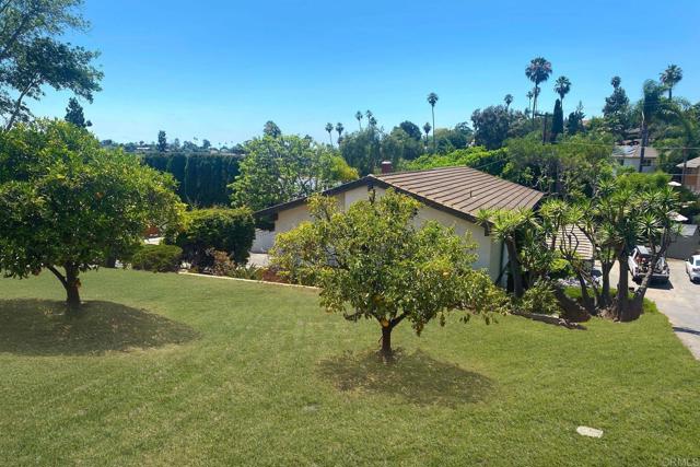 Detail Gallery Image 2 of 7 For 137 Beaumont Dr, Vista,  CA 92084 - 4 Beds | 2/1 Baths