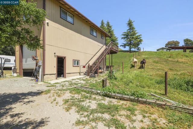 2251 Rancho Del Lago Rd, Martinez CA: https://media.crmls.org/mediaz/1e06dd8e-afc6-41f7-aaef-257b2513404f.jpg