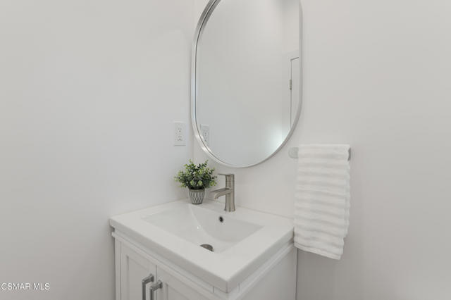 568 Bristol Avenue, Simi Valley CA: https://media.crmls.org/mediaz/1e073ea9-abb2-4ad7-a382-a026672c6f64.jpg