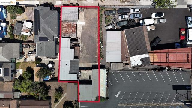 1126 11th AVE, Oakland CA: https://media.crmls.org/mediaz/1e0770e2-2602-4004-89b8-fa22eb56b896.jpg