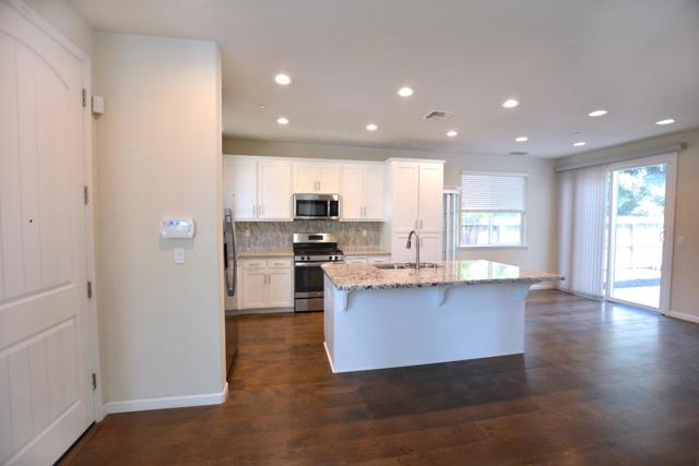 3936 Purple Finch Lane, Modesto CA: https://media.crmls.org/mediaz/1e078ce0-9103-41b1-9a37-13f66d60b55a.jpg