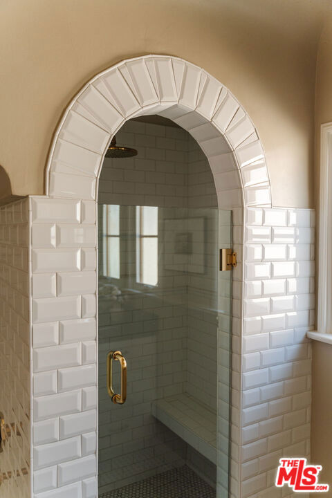 3975 Sutro Avenue, Los Angeles CA: https://media.crmls.org/mediaz/1e07f8fd-a902-4386-a48a-73d44b4ad590.jpg