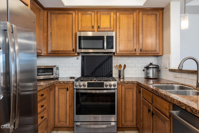 Image 18 of 37 For 5753 White Oak Ave  7