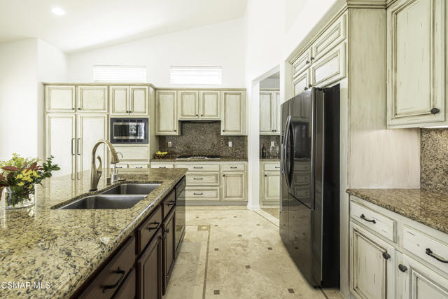 3178 Sunset Hills Boulevard, Thousand Oaks CA: https://media.crmls.org/mediaz/1e08db04-38dd-4c9c-a90f-9a72cbb9c10a.jpg