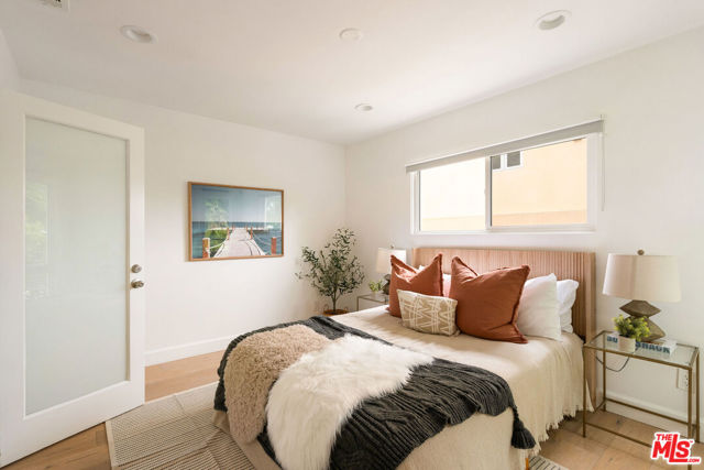 12366 Laurel Terrace Drive, Studio City CA: https://media.crmls.org/mediaz/1e0908e7-7916-40d7-843a-c35944095b41.jpg