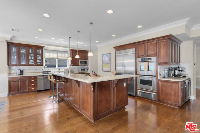 1712 CURTIS Avenue, Manhattan Beach CA: https://media.crmls.org/mediaz/1e0917f2-dccf-47bc-af4d-e55fe58bdaee.jpg