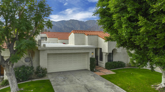 50181 Calle Maria, La Quinta CA: https://media.crmls.org/mediaz/1e091a2f-8601-4662-af39-34c5da91a01d.jpg