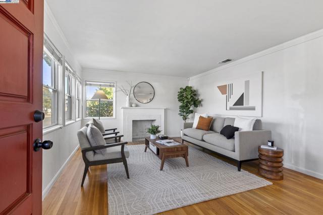 3719 60Th St, Sacramento CA: https://media.crmls.org/mediaz/1e093b91-f32c-4ba1-b0e5-761bd7ab0f0e.jpg