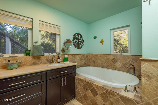 Detail Gallery Image 24 of 44 For 15990 Maricopa Hwy, Ojai,  CA 93023 - 4 Beds | 3 Baths