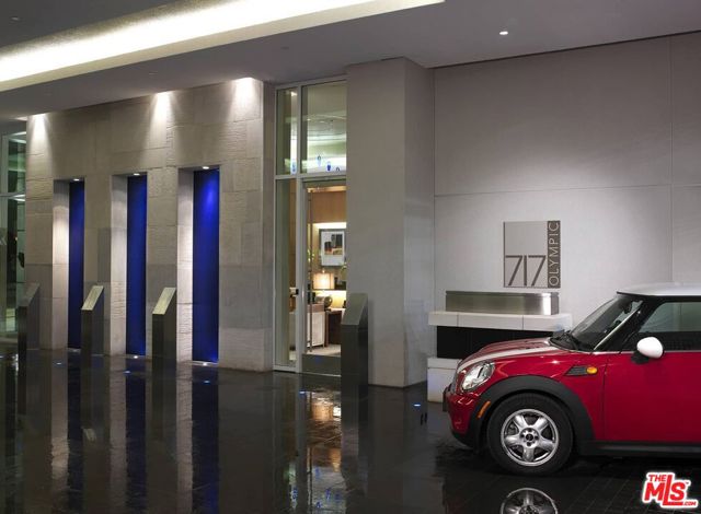 717 W Olympic Boulevard, Los Angeles CA: https://media.crmls.org/mediaz/1e097b96-fa71-42ae-b0b4-a617555a447e.jpg