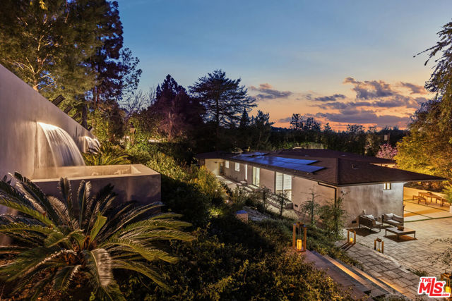 4430 Natoma Avenue, Woodland Hills CA: https://media.crmls.org/mediaz/1e09932d-dea8-4114-9372-0cb9375da494.jpg