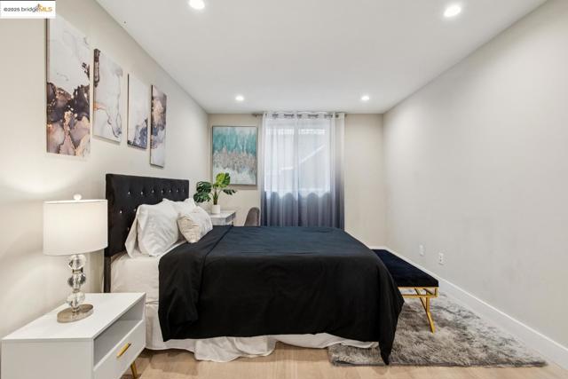 1537 Revere AVE, San Francisco CA: https://media.crmls.org/mediaz/1e09c111-e9f2-482b-a445-311b4d3d330d.jpg