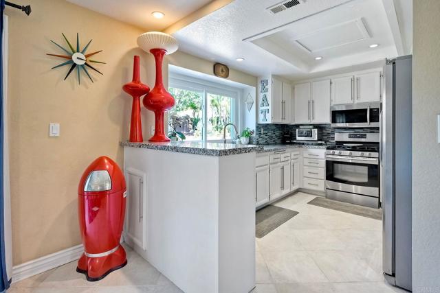 Detail Gallery Image 13 of 35 For 316 Winters Ct, San Marcos,  CA 92069 - 4 Beds | 3 Baths