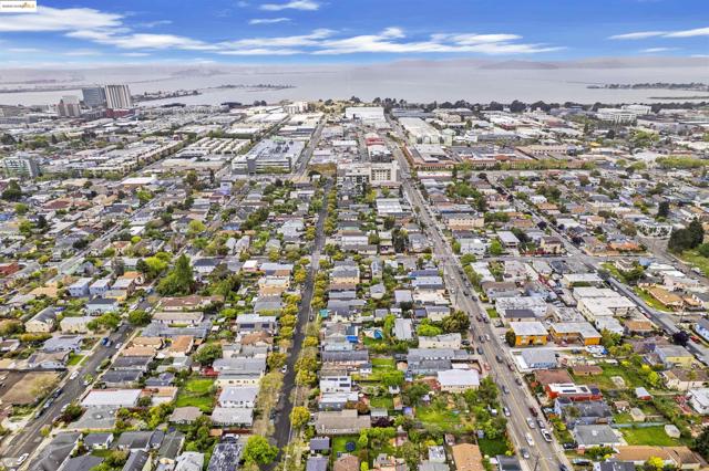 1259 Carrison St, Berkeley CA: https://media.crmls.org/mediaz/1e0ab465-d281-444c-835c-a309b41f676b.jpg