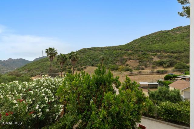 1561 Lookout Drive, Agoura Hills CA: https://media.crmls.org/mediaz/1e0b2cdd-35da-4239-a1b8-6e6df39d6245.jpg