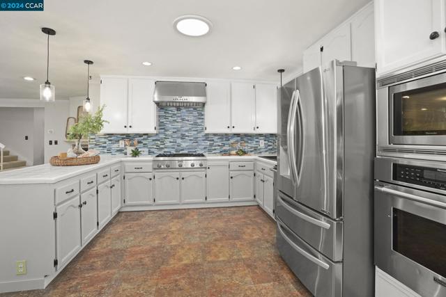 Image 11 of 39 For 822 Rose Dr
