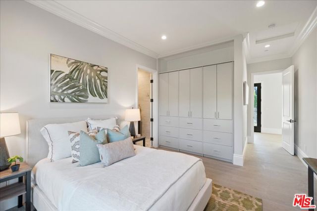 4351 Vanalden Avenue, Tarzana CA: https://media.crmls.org/mediaz/1e0b6edd-24ef-4010-b30a-8ad36713e85d.jpg