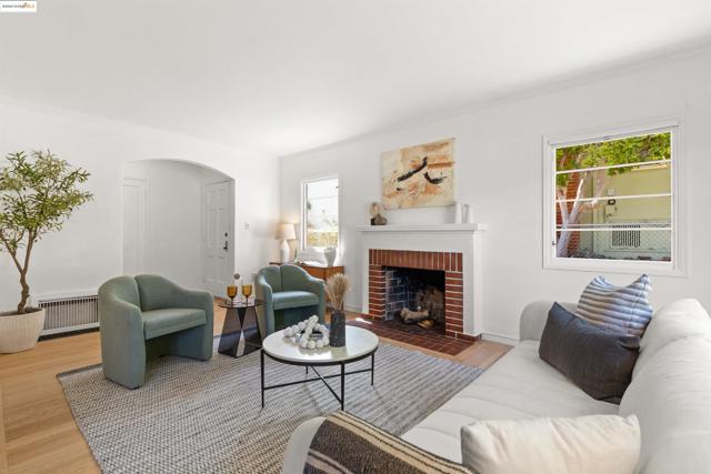 2451 Carmel St, Oakland CA: https://media.crmls.org/mediaz/1e0b9f88-f6a7-4cab-a161-7b1532b11ca8.jpg