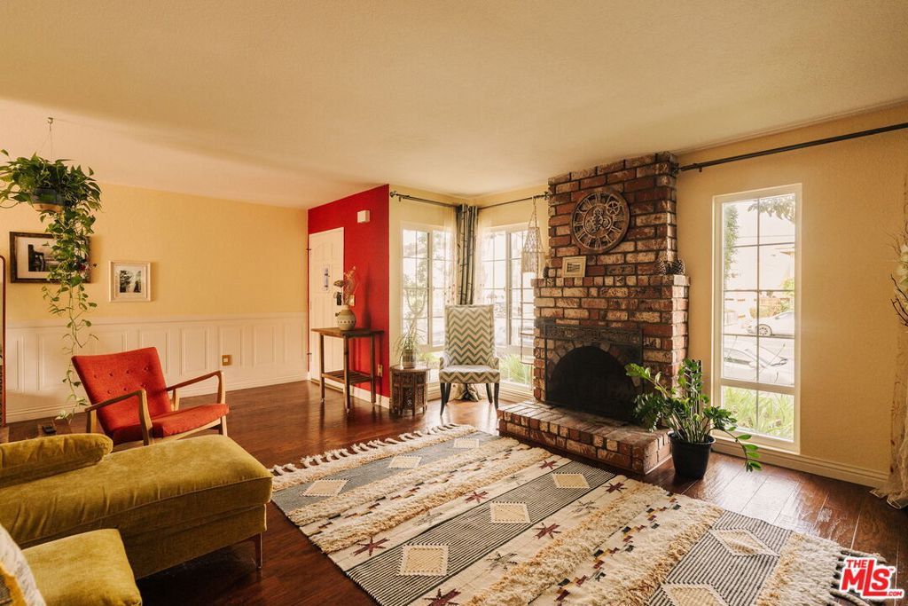 https://media.crmls.org/mediaz/1e0bc24b-7228-44d8-98e1-4b1b392d4e93.jpg?preset=X-Large