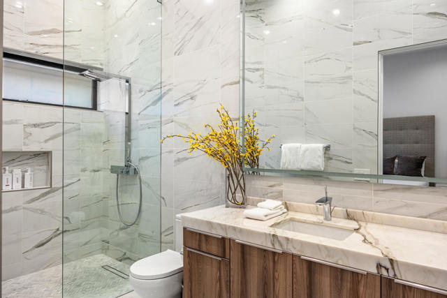 2 Bravo Court, Rancho Mirage CA: https://media.crmls.org/mediaz/1e0bd3b6-b052-4911-99aa-27f814416154.jpg