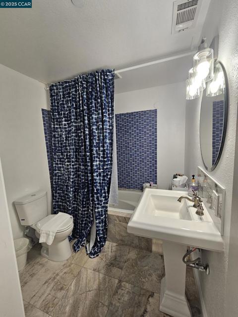 2785 Butters Dr, Oakland CA: https://media.crmls.org/mediaz/1e0bda9e-34d7-41b4-b473-2c14c4d1d79a.jpg