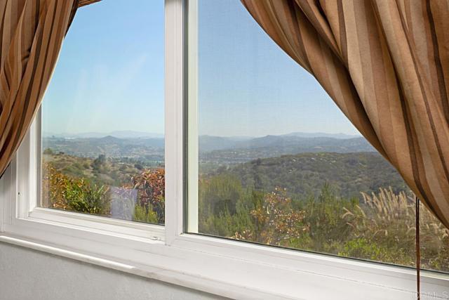 Detail Gallery Image 13 of 54 For 5221 Olive Hill Road, Fallbrook,  CA 92028 - 7 Beds | 4 Baths