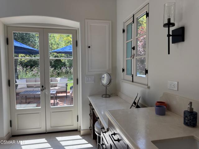 1979 Allen Avenue, Altadena CA: https://media.crmls.org/mediaz/1e0d654a-1303-48bd-99d0-01e6a772e383.jpg
