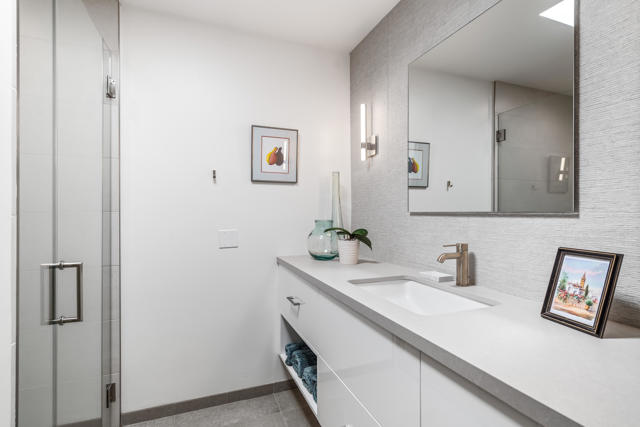 44841 Desert Horizons Drive, Indian Wells CA: https://media.crmls.org/mediaz/1e0dbda4-b9a5-4c1c-bc77-189038584628.jpg