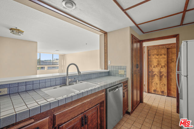 880 W 1st Street, Los Angeles CA: https://media.crmls.org/mediaz/1e0df1bb-35ec-4602-a3e9-6326a71fb21b.jpg
