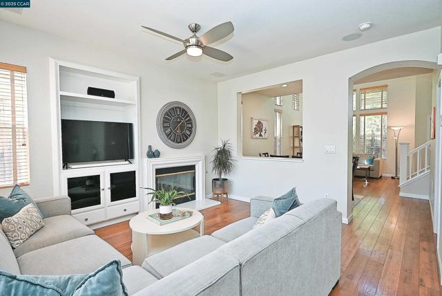 663 Greylyn Dr, San Ramon CA: https://media.crmls.org/mediaz/1e0e27b4-f9c3-4e80-8181-d2d13aa7219a.jpg