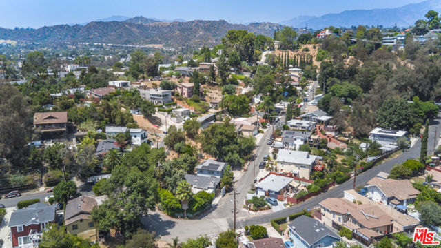 905 Pine Grove Avenue, Los Angeles CA: https://media.crmls.org/mediaz/1e0e2f5b-cfd4-43a2-9e24-593d8f1a280e.jpg