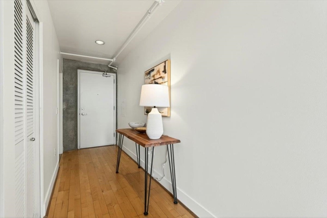 311 Oak St, Oakland CA: https://media.crmls.org/mediaz/1e0e7700-b058-4546-bc03-71623d248280.jpg