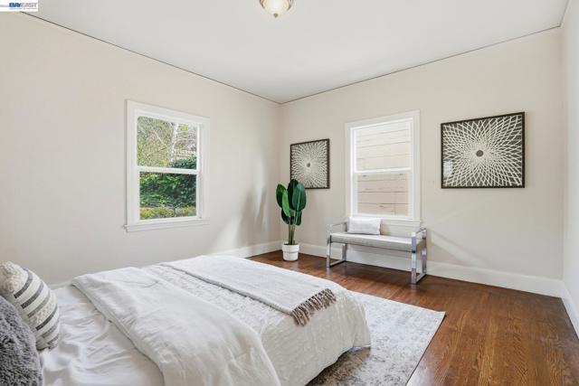 1424 Hampel St, Oakland CA: https://media.crmls.org/mediaz/1e0ecb0f-3b2e-488d-883e-f0ed2811ff69.jpg
