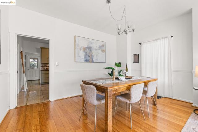 2005 36th Avenue, Oakland CA: https://media.crmls.org/mediaz/1e0ecc7f-cabd-4209-8566-9662dc10ebb4.jpg