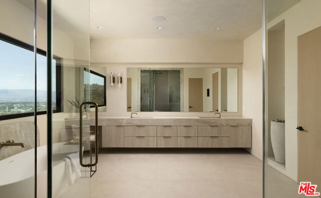 16401 Mulholland Drive, Los Angeles CA: https://media.crmls.org/mediaz/1e0f2326-095d-49be-83de-c03769cbec60.jpg