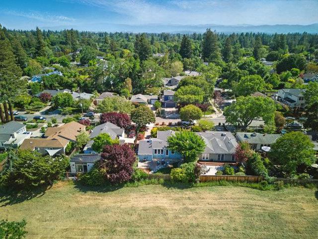 843 15th Avenue, Menlo Park CA: https://media.crmls.org/mediaz/1e0f2984-69a0-4f50-872b-b5ea1db014b6.jpg