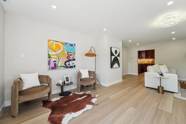 431 Alameda De Las Pulgas, Redwood City CA: https://media.crmls.org/mediaz/1e0f399c-2a3d-4d1e-b7bf-ac208aebcdfe.jpg