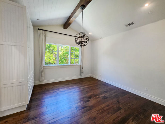 3815 Valley Meadow Road, Encino CA: https://media.crmls.org/mediaz/1e0f4308-04fd-4f61-8f1e-15cfae18a19d.jpg