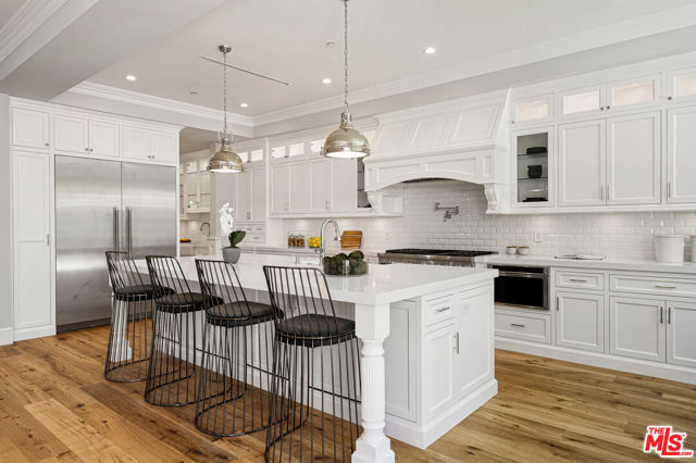 813 N Spaulding Avenue, Los Angeles CA: https://media.crmls.org/mediaz/1e0f50a2-ad89-4f74-827a-a054b3949ebd.jpg