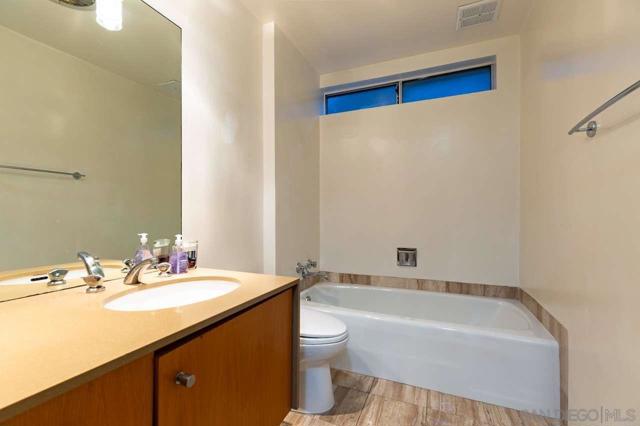 3200 6Th Ave, San Diego, California 92103, 2 Bedrooms Bedrooms, ,2 BathroomsBathrooms,Condominium,For Sale,6Th Ave,240019798SD