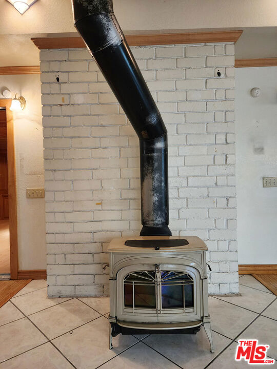 https://media.crmls.org/mediaz/1e0fdb0e-e82f-4c3f-a598-9999a0c50dc9.jpg?preset=X-Large