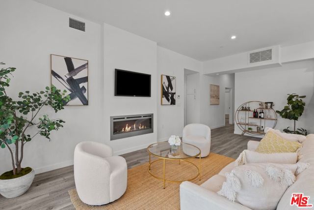 5114 Cahuenga Boulevard, North Hollywood CA: https://media.crmls.org/mediaz/1e0fe185-8fcf-4b5a-ac16-7214ada41db9.jpg