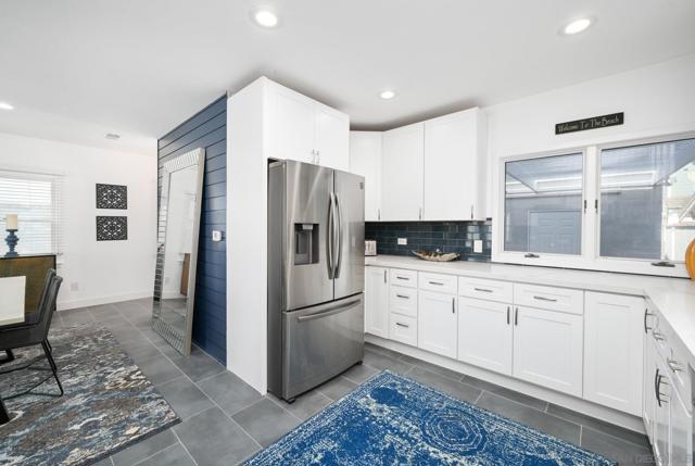 206 E E Oceanfront, Newport Beach CA: https://media.crmls.org/mediaz/1e103979-c592-49e3-8c9f-1da2f8fba3b2.jpg