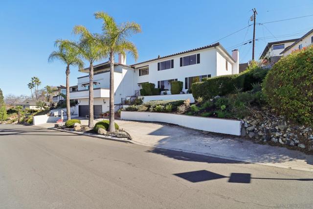 4367 Summit Dr, La Mesa CA: https://media.crmls.org/mediaz/1e1066f1-fddb-446f-9f0d-497ffdbdc20b.jpg