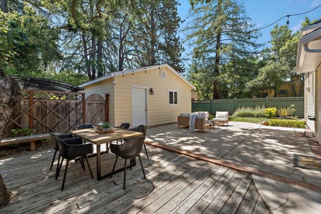 302 Los Gatos Boulevard, Los Gatos CA: https://media.crmls.org/mediaz/1e109bcb-b416-4ff7-b370-2c4410ecdacc.jpg