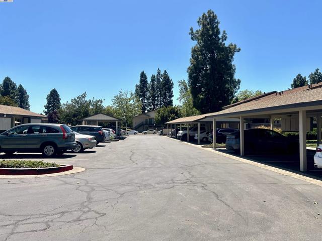 276 Galano Plz, Union City CA: https://media.crmls.org/mediaz/1e10f471-7dea-4397-a653-df0ef731ce20.jpg