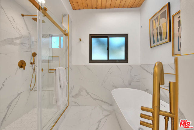 3804 Duray Place, Los Angeles CA: https://media.crmls.org/mediaz/1e10f69b-2937-43af-8def-6b1a178127f6.jpg