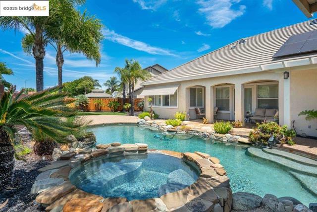 2981 Atherton Pl, Brentwood CA: https://media.crmls.org/mediaz/1e1107a6-fd26-4f2a-87dc-b2567afa33a2.jpg