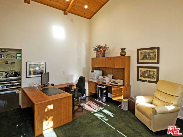 17545 Parthenia Street, Sherwood Forest CA: https://media.crmls.org/mediaz/1e1134c6-34b3-465a-8750-4aef904a8ad5.jpg
