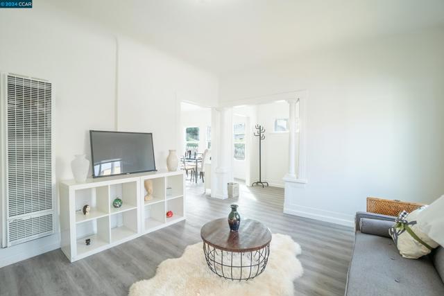 Image 10 of 32 For 2709 California St